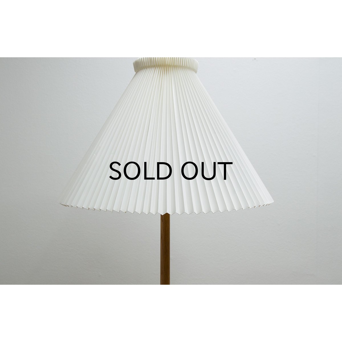 Le Klint 327 Floor Lamp Oak(銀座店) - ギルド ヴィンテージ Le Klint 327 Floor Lamp Oak(銀座店) - ギルド ヴィンテージ