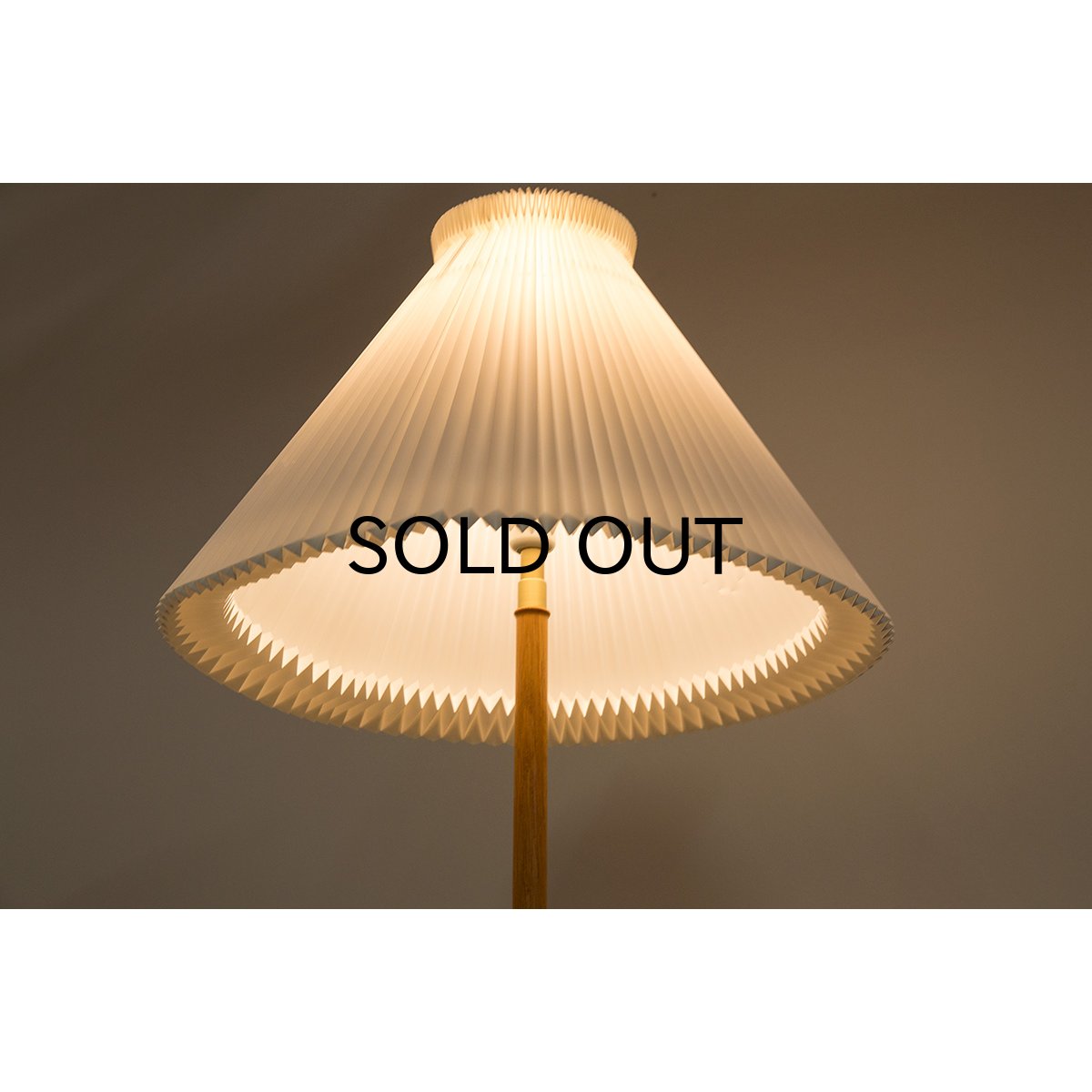 Le Klint 327 Floor Lamp Oak(銀座店) - ギルド ヴィンテージ Le Klint 327 Floor Lamp Oak(銀座店) - ギルド ヴィンテージ