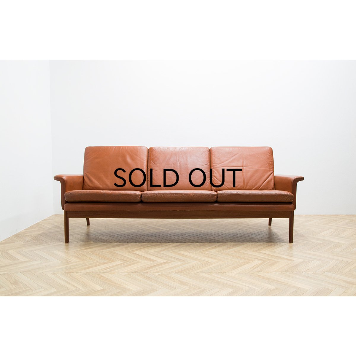 Finn Juhl Jupiter 3P Sofa - ギルド ヴィンテージ ファニチャー Finn Juhl Jupiter 3P Sofa - ギルド ヴィンテージ ファニチャー