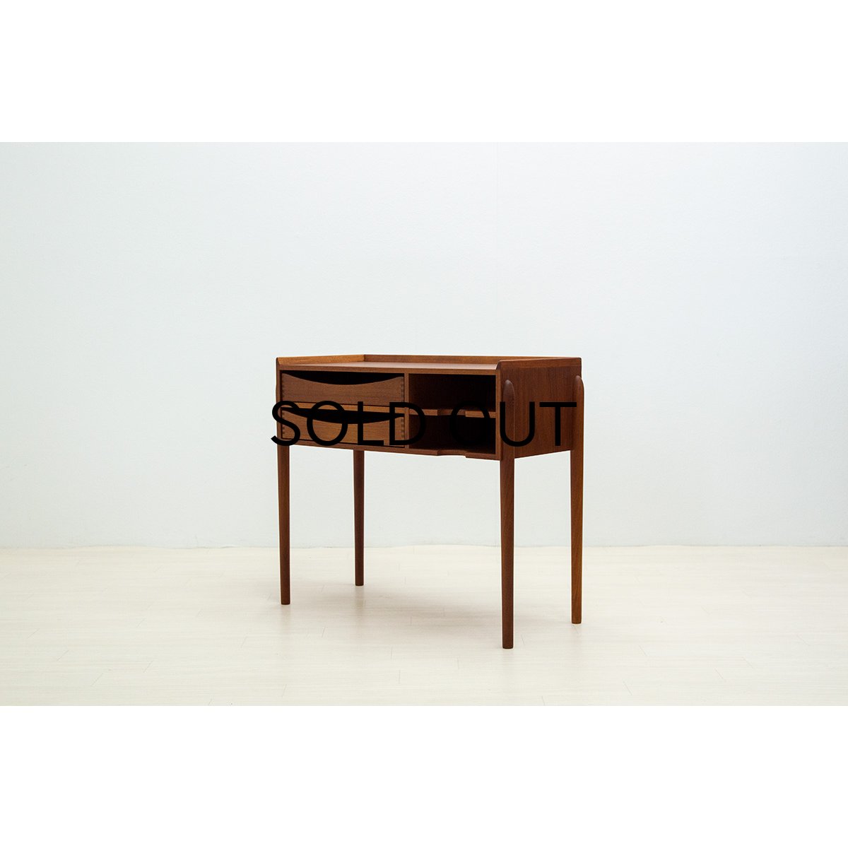 Heinrich Roepstorff Side Table with 2d Chest / Teak（銀座店