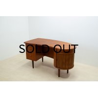 Kai Kristiansen Kidney Desk / Teak（銀座店）