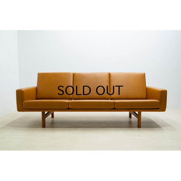 画像2: Hans.J.Wegner GE236-3P Sofa ,Leather,Oak（銀座店）