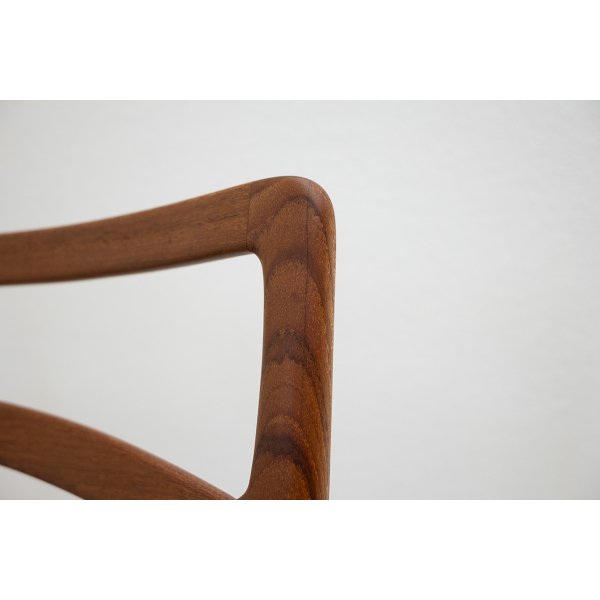 クラックは補修済みでございます。