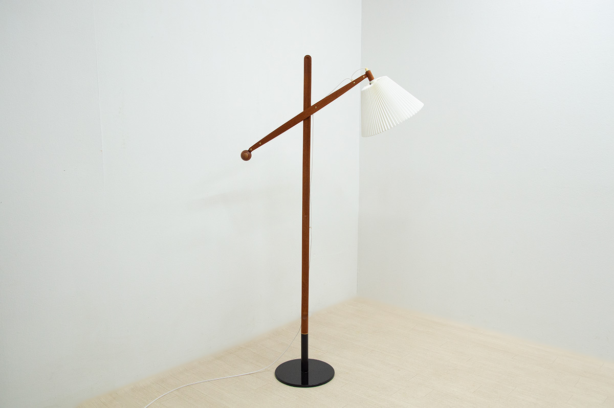 Le Klint  Floor Lamp Model 325 Oak（銀座店）