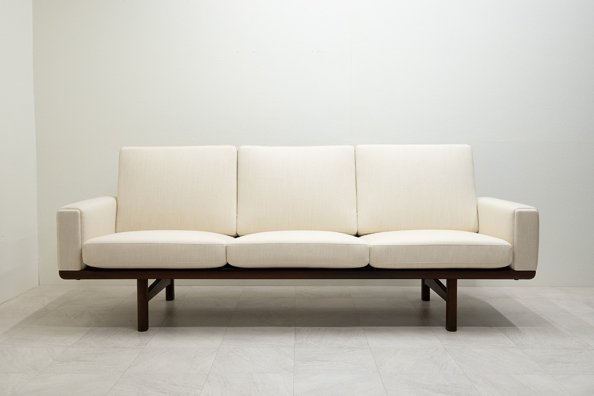 Hans.J.Wegner GE236-3P Sofa ,Teak (Afrormosia)（銀座店）